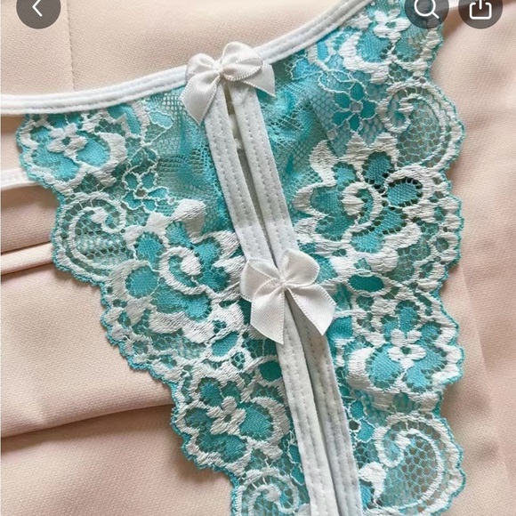 💛Beautiful Floral Lace Open Bust Bra & Sexy Matching Open Thong Set - Picture 6 of 10